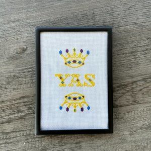 "Yas Queen" Black Fram 4" x 6" Cross-stitch - Homemade - Fun Quotes